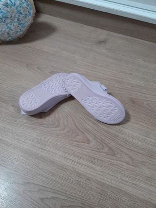 Zapatillas niña moradas velcro talla 32