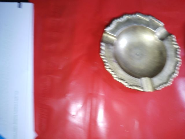 Set di 2 posacenere vintage in bronzo inciso