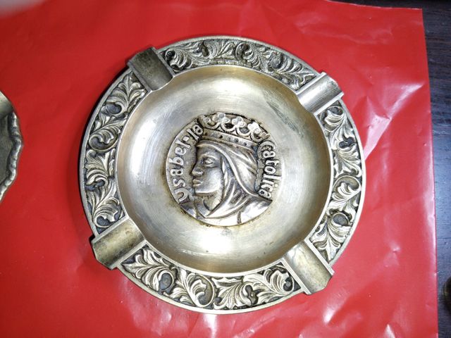 Set di 2 posacenere vintage in bronzo inciso