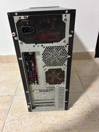 Ordenador ASUS i3 con pantalla