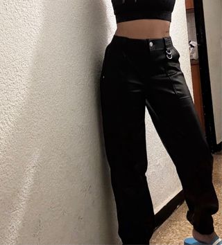 Pantalón símil cuero negro