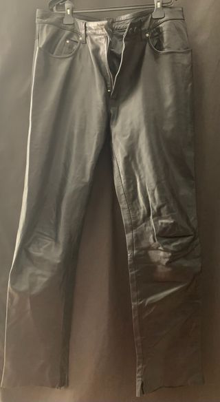 Pantalón Cuero Negro NOVO Talla 56