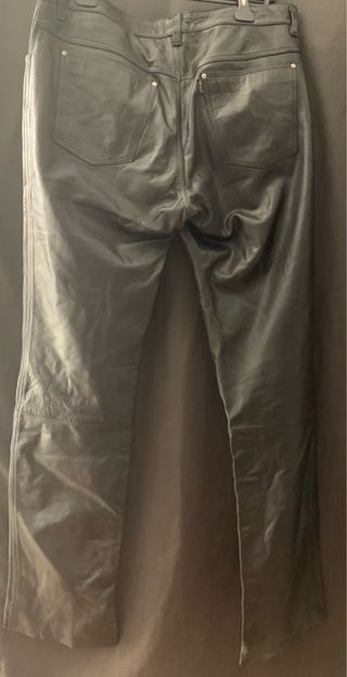 Pantalón Cuero Negro NOVO Talla 56
