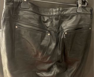 Pantalón Cuero Negro NOVO Talla 56