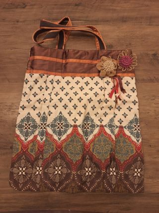 Bolso de tela con flores