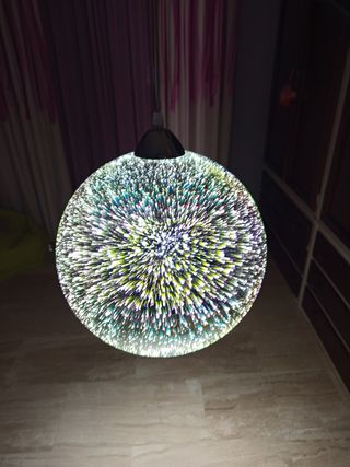 Lámpara colgante esférica de colores
