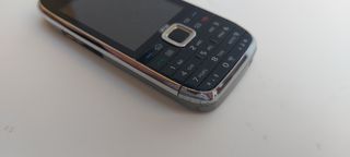 Nokia E75 Telefono Cellulare - Argento/Nero Scorre
