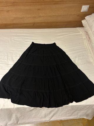 Falda larga negra con volantes