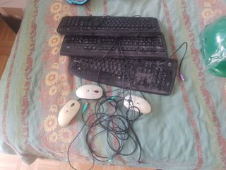 3 Tastiere e 3 Mouse Logitech Vintage