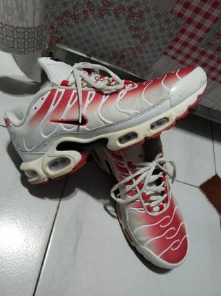 Zapatillas Nike TN Rojas y Blancas