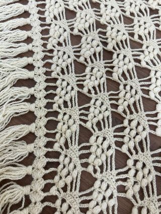 Chal tejido a mano beige