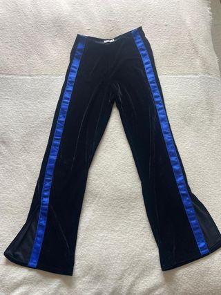 Pantalón campana terciopelo con raya lateral azul 