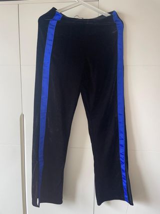 Pantalón campana terciopelo con raya lateral azul 