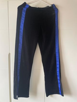 Pantalón campana terciopelo con raya lateral azul 