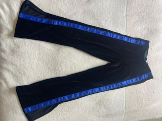 Pantalón campana terciopelo con raya lateral azul 