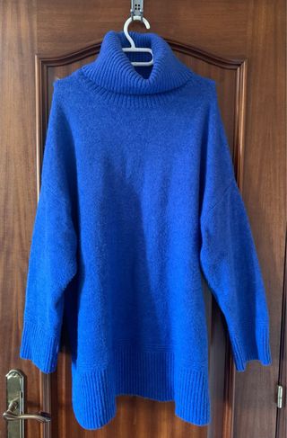 Jersey cuello alto azul 

