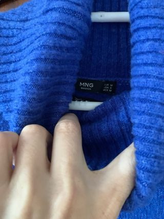 Jersey cuello alto azul 

