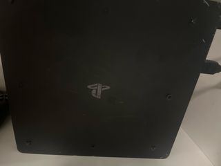 PS4 (PlayStation 4) Negra + 2 Controles
