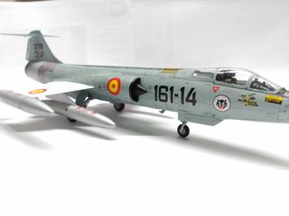 MAQUETA MONTADA Y PINTADA AVION F 104-G ESPAÑOL