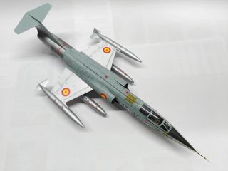 MAQUETA MONTADA Y PINTADA AVION F 104-G ESPAÑOL