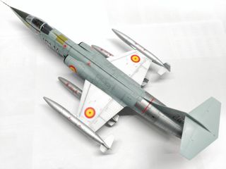 MAQUETA MONTADA Y PINTADA AVION F 104-G ESPAÑOL