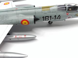 MAQUETA MONTADA Y PINTADA AVION F 104-G ESPAÑOL