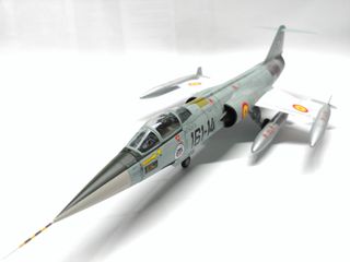 MAQUETA MONTADA Y PINTADA AVION F 104-G ESPAÑOL