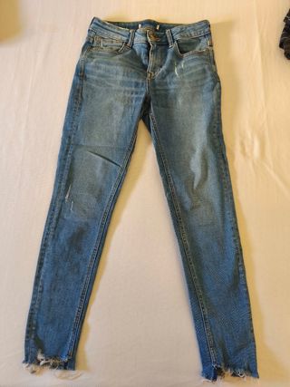 Pantalón vaquero desgastado