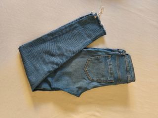 Pantalón vaquero desgastado