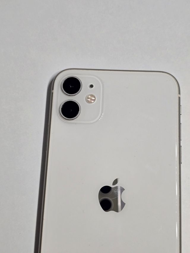 iPhone 11 Branco 64GB