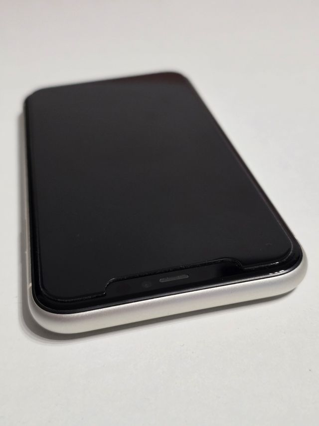 iPhone 11 Branco 64GB