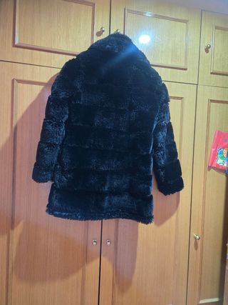Abrigo de pelo negro