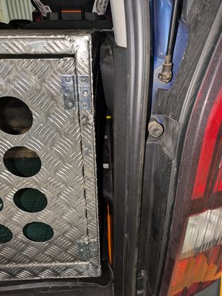 Cajón transporte perros aluminio