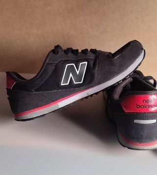 Zapatillas New Balance Negras y Rojas