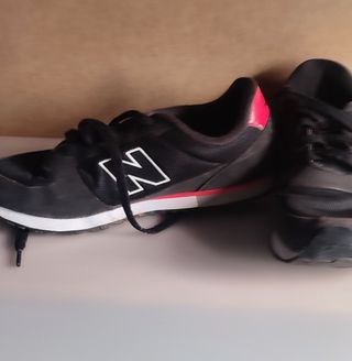 Zapatillas New Balance Negras y Rojas
