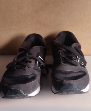 Zapatillas New Balance Negras y Rojas