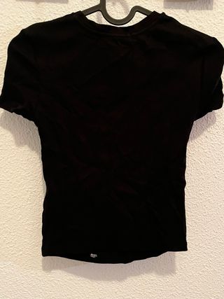 Camiseta Bershka negra con etiqueta Talla XS