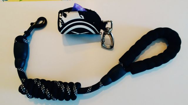 Correa para perro y dispensador de bolsas de heces