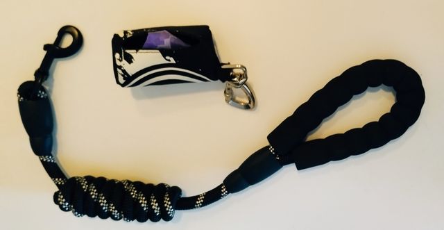 Correa para perro y dispensador de bolsas de heces