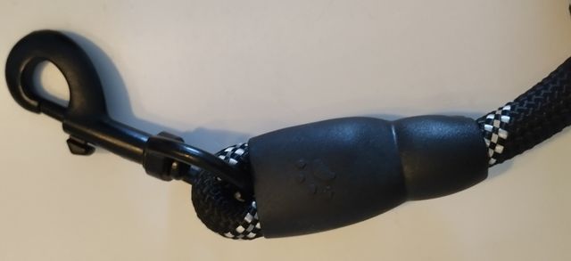 Correa para perro y dispensador de bolsas de heces