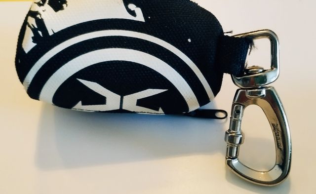 Correa para perro y dispensador de bolsas de heces