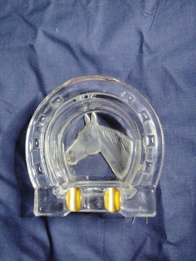 Posacenere in vetro con cavallo