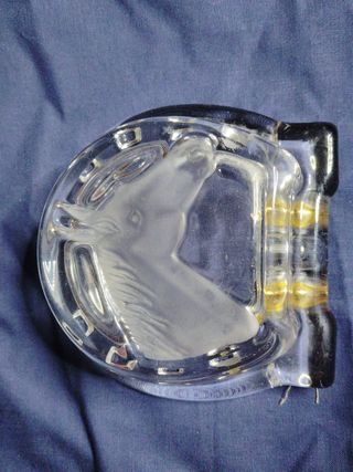 Cenicero de cristal con caballo