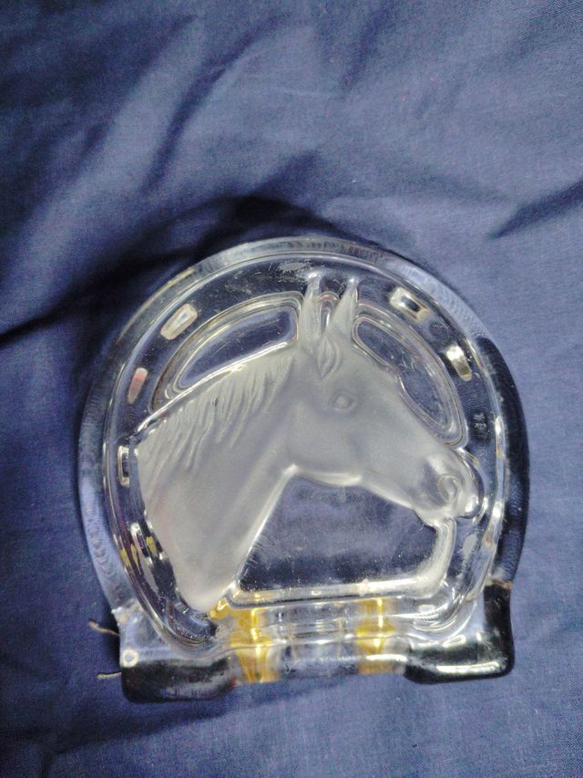 Posacenere in vetro con cavallo
