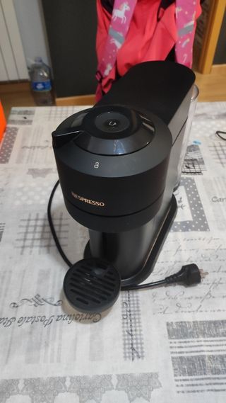 Cafetera Nespresso Vertuo Negra