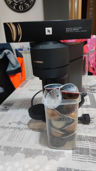 Cafetera Nespresso Vertuo Negra