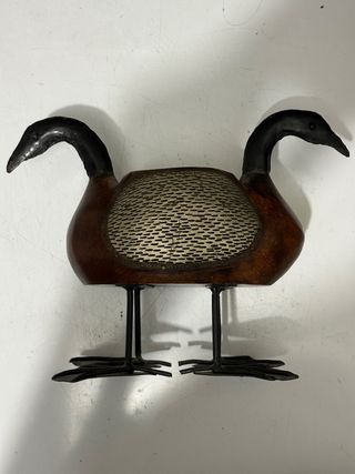Figura decorativa de dos gansos