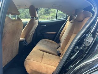 Lexus UX 250H 184 CV
