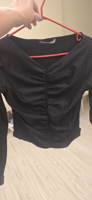 Blusa Zara negra fruncida manga larga