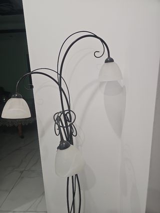 Lámpara de pie con 3 luces